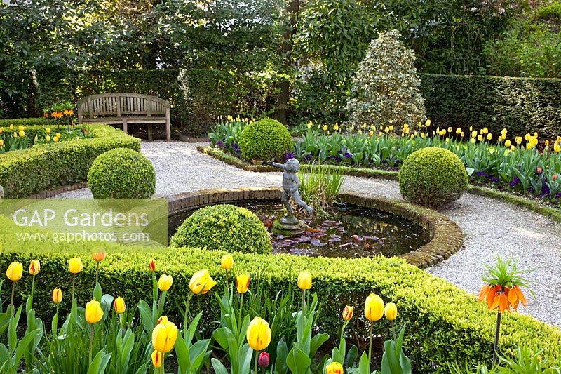 Formal garden with bulb plants 