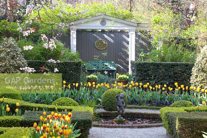 Formal garden with bulb plants 