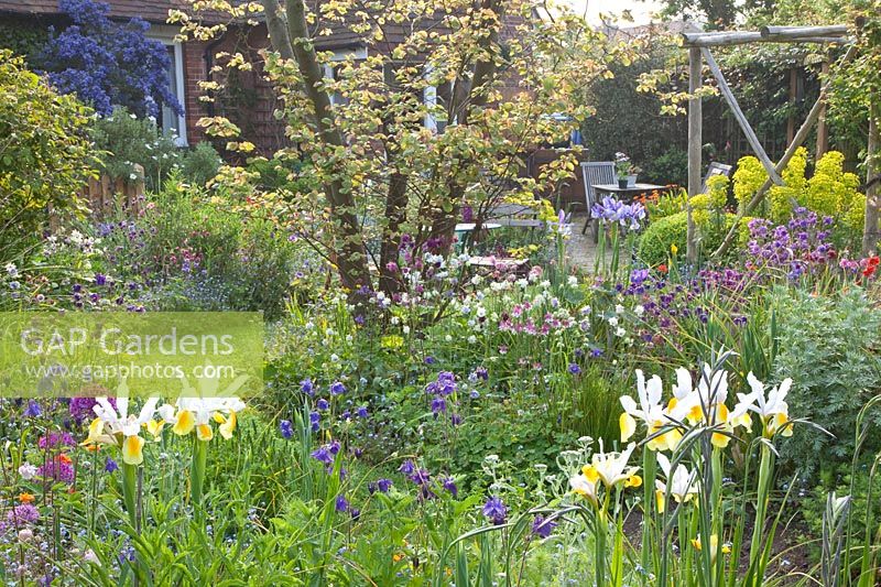 Seating in the cottage garden 