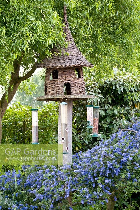 Willow birdhouse 
