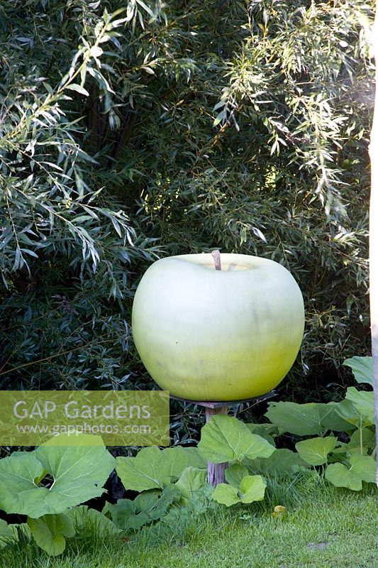 Apple sculpture in the garden 