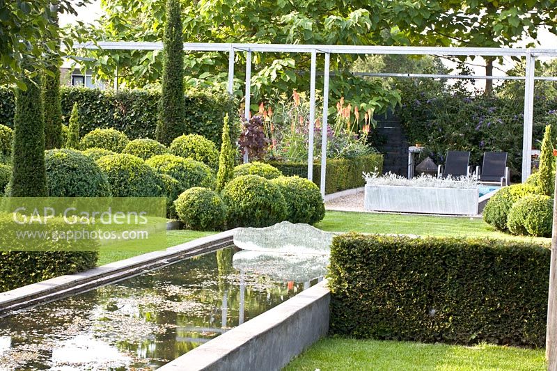 Formal garden with water feature 