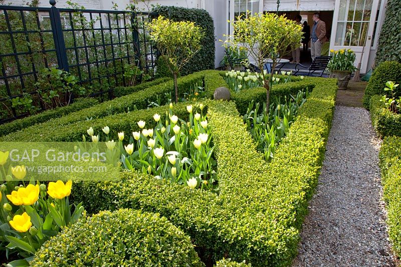 Formal, small garden 