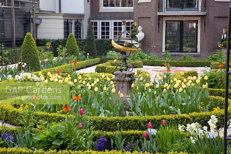 Garden of the Willet-Holthuysen Museum, Amsterdam 