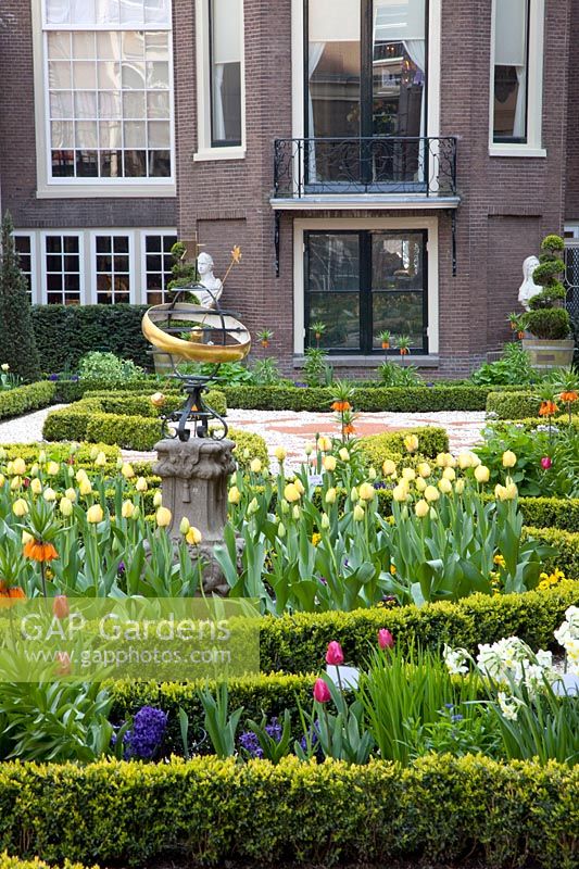 Garden of the Willet-Holthuysen Museum, Amsterdam 