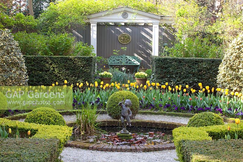 Formal garden with bulb plants 