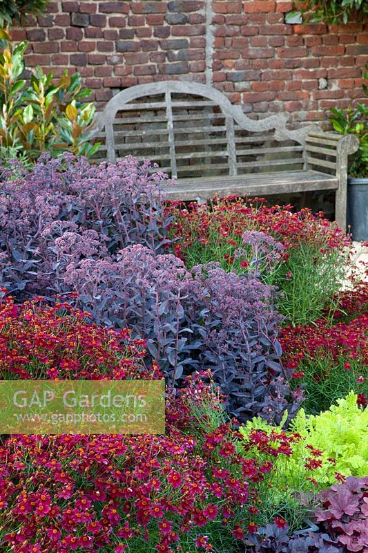 Seating area with perennials 