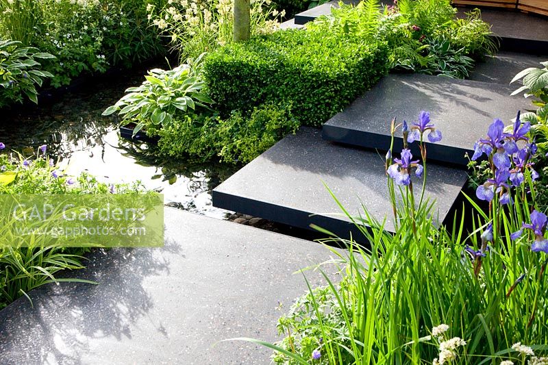 Small garden with setin slabs as a bridge 