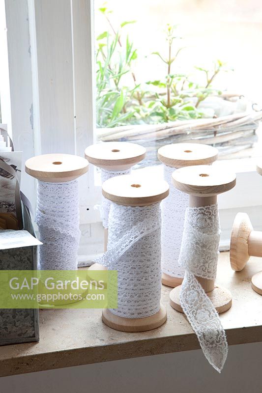 Thread spools with lace ribbons 