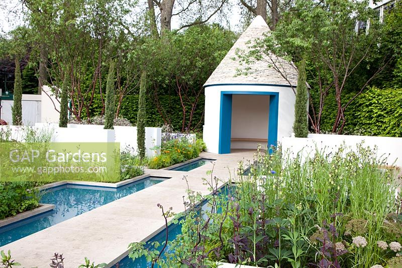 Garden with water channel and pavilion 