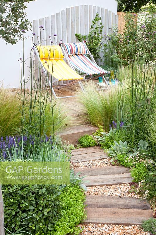 Maritime Garden, Stipa tenuissima, Stachys byzantina, Thymus 