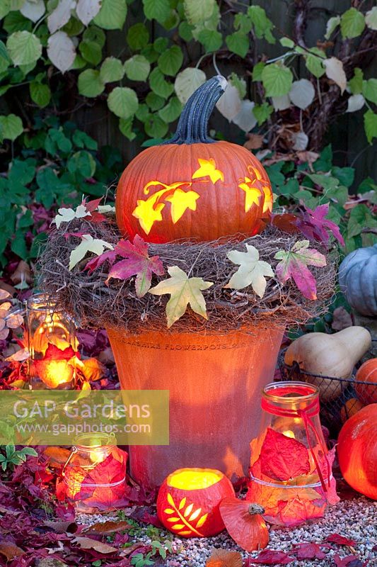 Pumpkin lantern with floral pattern 