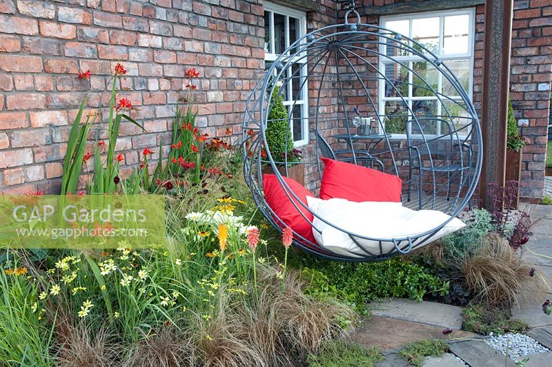 Seat swing in the garden 