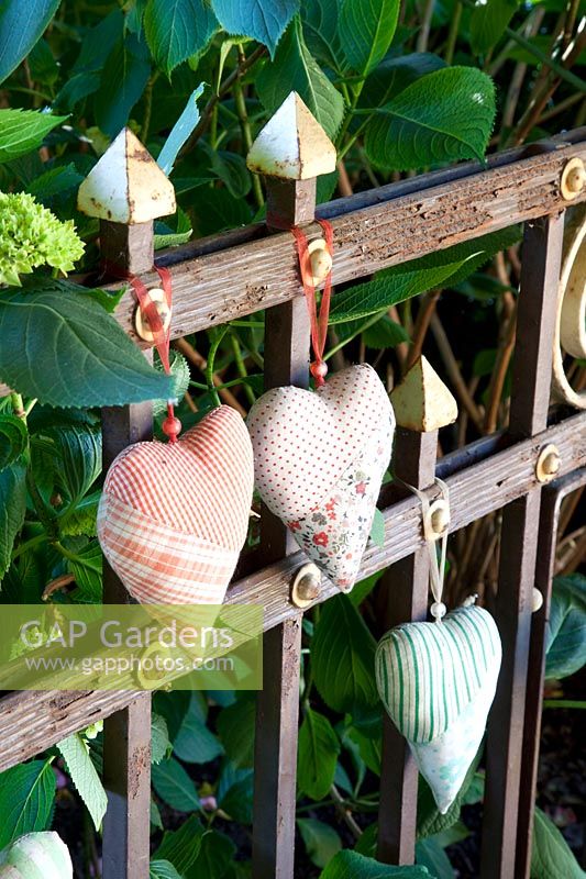 Fabric hearts on the fence 