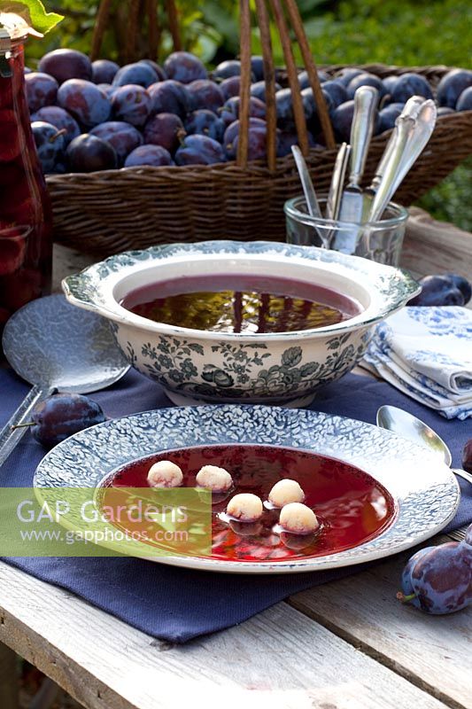 Plum soup with semolina dumplings, Prunus domestica Cacaks Schoene 