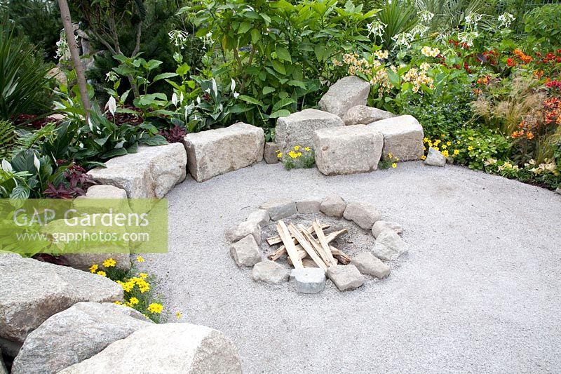 Fire pit with seating 