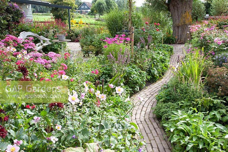 Perennial bed with path 