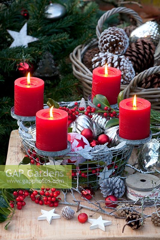 Advent basket with candles 
