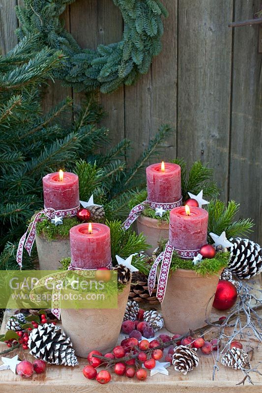 Advent wreath in pots, decorated with moss and ribbon 