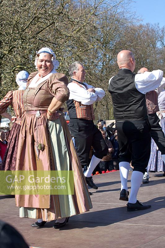 Dance performance in historical costume at Keukenhof 