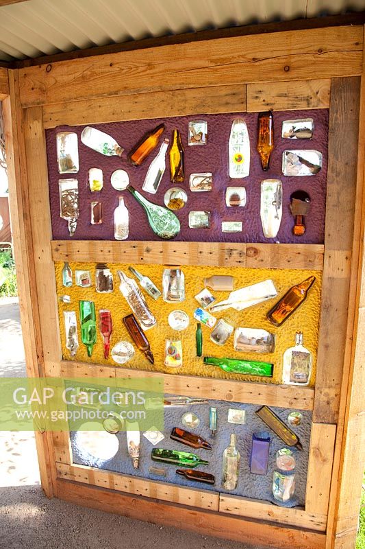 Screen wall with bottles 