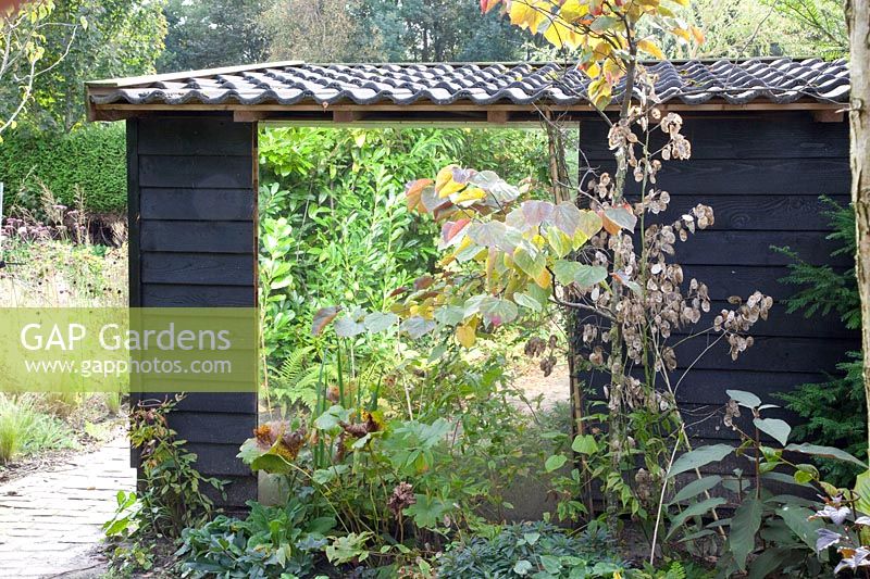 Mirror on the garden house 