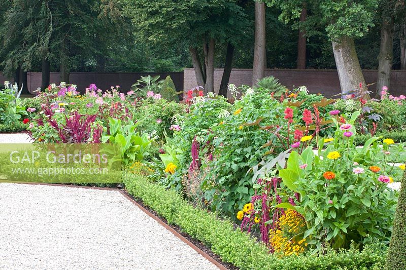 Beds with annual summer flowers, Paleis Het Loo, Netherlands 