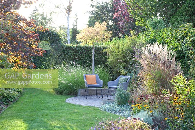 Seating in the autumn garden 