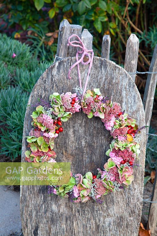 Wreath of flowers and rose hips 