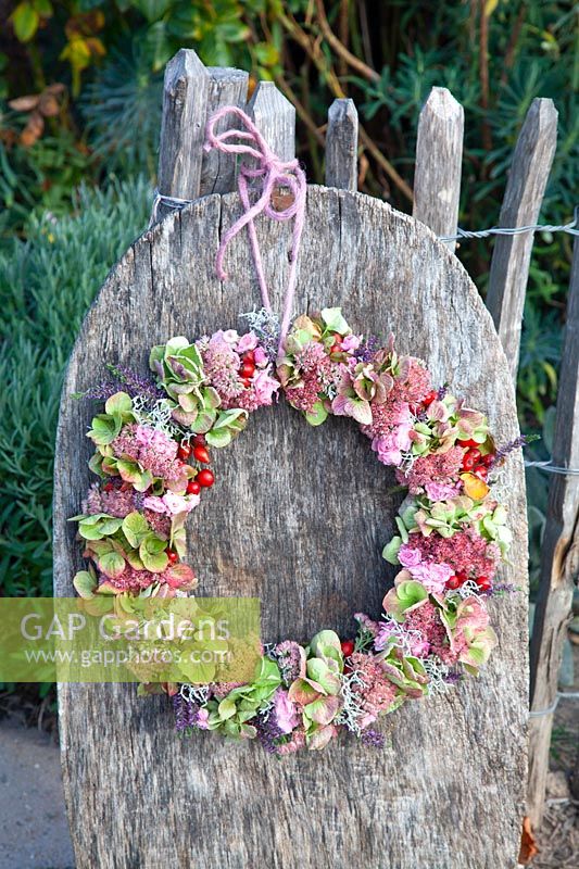 Wreath of flowers and rose hips 