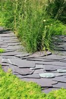 Quarried slate pathway with chamaemelum nobile treneague - Repetition and Difference garden Hampton Court FS 