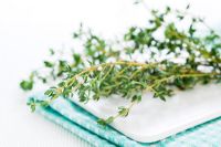 Thymus - Thyme on chopping board