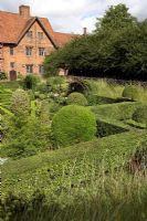 The Tudor Old Palace and Knot Garden at Hatfield House, where Elizabeth 1 spent much of her childhood. Garden contains Buxus - Box and Crataegus - Hawthorn topiary.