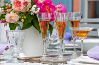 Champagne glasses with summer drinks next to flower bouquet - Handbag Garde, Freising, Germany 
 