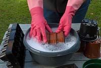 Washing used flowerpots