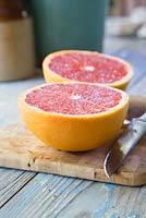 Step by Step - Creating a slug trap using a Grapefruit