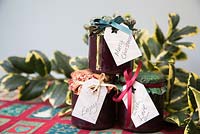 Decorating jars of jam to give as a gift for Christmas - Jars ready with labels