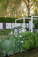 Contemporary frames - The Savills Garden, Design - Philip Nixon, Sponsor - Savills PLC, RHS Chelsea Flower Show 2008, Gold medal Winne
