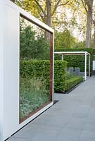 Contemporary frames - The Savills Garden, Design - Philip Nixon, Sponsor - Savills PLC, RHS Chelsea Flower Show 2008, Gold medal Winner