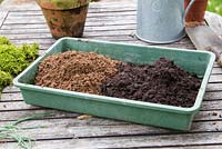 Mixing soil for Kokedama