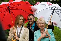 Ringo Starr and his wife Barbara Back with Gloria Hunniford. Chelsea Flower Show 2006
