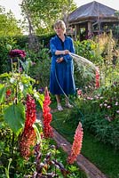 Sarah Raven Watering flowers with a hose - The Anneka Rice Colour Cutting Garden - RHS Chelsea Flower Show 2017 