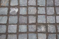 Making a mixed material patio - detail of granite sett path