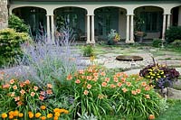 Court yard with Hemerocallis, Perovskia, Tagetes and summerflower container