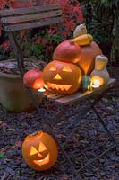 Halloween,candle-lit Gourds and pumpkins