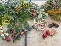 Ingredients to prepare a Christmas wreath