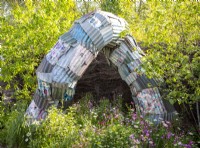 Catriona Robertson - Gigantic Worms sculpture - mixed perennial planting Silene dioica, Leucanthemum vulgare, Cirsium rivulare 'Atropurpureum' and Corylus avellana trees