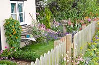 Front garden with seating area 