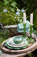Herb decoration and tableware with herbal motifs 