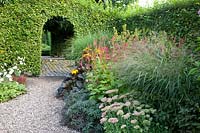 Grasses and perennials,Panicum virgatum Squaw,Persicaria amplexicaulis,Sedum Herbstfreude,Geranium Poseidon 